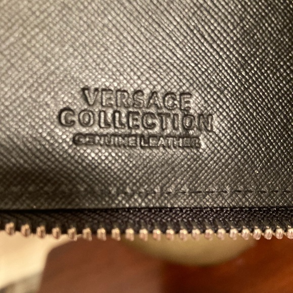 NWT VERSACE— Zip Around Black Leather Wallet/Agenda - Picture 4 of 16